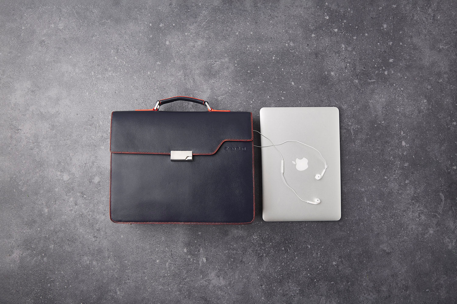 Benefits of buying a leather bag